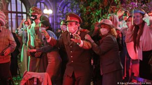 "Неудачный трах или Безумное порно"  (Фильм-победитель Берлинале режиссера Раду Жуде не получил прокатное удостоверение в России )