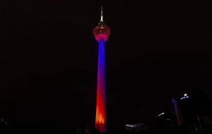 Телебашня в Куала-Лумпуре окрасилась в триколор в честь Дня России