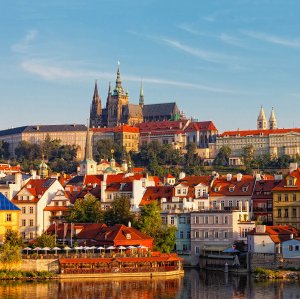 Чехия разрешила въезд привитым "Спутником V" европейцам