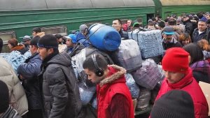 У трудовой миграции начинается «вагония»: рабсилу агробизнес начнёт завозить в Россию чартерными поездами. Разрешенные с марта авиаперевозки не пользовались спросом из-за дороговизны
