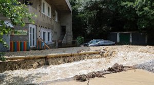 Потоки воды смыли построенные на русле реки "украинские" самострои в ялтинском Кореизе