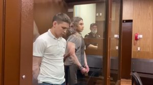 Суд вынес приговор уроженке Украины Ольге Бендас и жителю Мурманской области Глушкову обвиняемым в нападении на полицейского в Москве