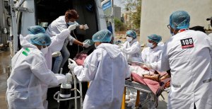 Более 2,5 млн случаев заражения COVID-19 и более 64 тыс. летальных исходов было зарегистрировано на минувшей неделе в мире: заболеваемость снизилась на 6%, смертность - на 12%