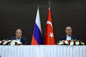 Наш подход исключительно всеобъемлющий: давайте обнулять всю эту нездоровую, неприемлемую ситуацию. Американцы говорят: давайте потом, а для начала дайте нам 180 виз - С.В. Лавров