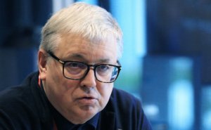 "Отставку столь титулованного агента влияния действительно можно назвать сенсацией"  (Кузница либерастных кадров обезглавлена)