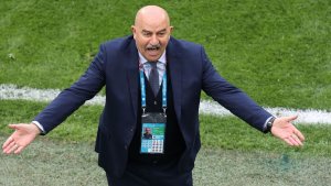 Работу тренера сборной России по футболу признали неудовлетворительной