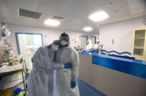 Вакцина «Спутник V» не воздействует на геном человека — вирусолог