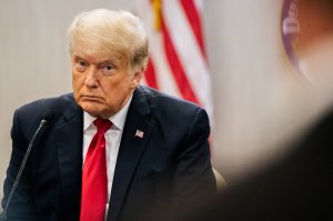 [«А глаза твои синие-синие»*] Трамп обвинил EOP в бессилии: «Наши лидеры в слабости склоняются перед Россией, Ираном и коммунистическим Китаем». «Укатали сивку крутые горки»**