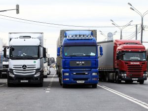 На границе Белоруссии и Евросоюза застряли более тысячи фур