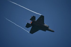 [«piece of shit»] В США обозначили «переломный момент» для F-35: при сохранении текущих эксплуатационных расходов разрыв между фактической и запланированной стоимостью обслуживания достигнет $6 млрд.
