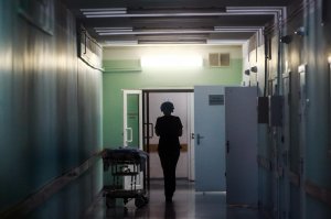 Им до лампочки. Что стоит за арестом сотрудника комитета здравоохранения