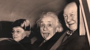 Что за кадром: история самой известной фотографии Эйнштейна. На исходной карточке гений был совсем не один.