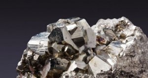 Ученые предложили новую теорию для объяснения прозрачности оксидов металлов