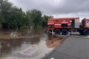 Потоп в Анапе: ливневые дожди размыли дороги в аэропорт