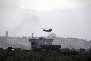 Талибы вошли в Кабул. Под контроль взят Кабульский университет на западе столицы. Талибы вывесили на нем свой флаг