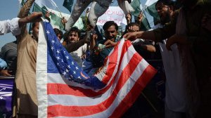 Дипломаты США уничтожили флаги страны перед вылетом из Кабула