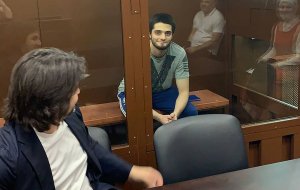 Суд вынес приговор уроженцу Чечни за драку с бойцом ОМОН на незаконной акции   (Мужчину приговорили к пяти годам лишения свободы)