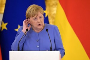 Канцлер Меркель в Киеве после встречи с президентом Зеленским заявила, что ФРГ будет выступать за санкции в том и только том случае, если газопровод «Северный поток - 2» используют «как оружие»