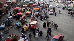 Посол РФ: около четырехсот афганцев с гражданством России попросили о помощи  (Российский посол обвинил США в бардаке в аэропорту Кабула)