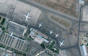 СМИ: при взрыве у аэропорта Кабула погибли 11 человек  (Минобороны Турции сообщило о втором взрыве возле аэропорта в Кабуле) Американские военные ранены при взрыве в Кабуле