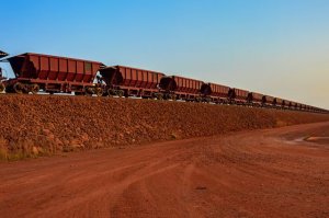 "Так дорого алюминий не стоил с 2011 года"  (Гвинейская революция бьет по алюминию. На что теперь вырастут цены?)