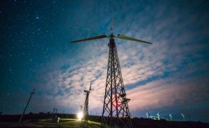 Цена на аукционе ветровой энергии в России оказалась самой низкой в мире: на 43% дешевле электроэнергии от природного газа - на уровне 2,7 руб. за квт/час, а солнечная - 4,5–5,4 руб. за квт/час