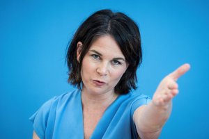 [«Выборы! Выборы! Кандидаты - пидоры!»] В Германии обвинили Россию в сдерживании поставок газа в ЕС ради получения разрешения и пуска в эксплуатацию «Северного потока - 2»