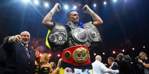 «Мои смотрят на вражьем канале»: На Украине не транслировали бой Усика