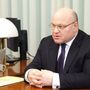 Экс-губернатор Еврейской АО Винников получил условный срок за махинации