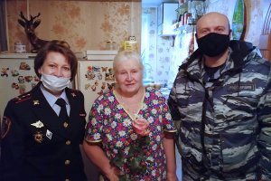 Сотрудники набережночелнинского ОВО Росгвардии посетили семьи сотрудников, погибших при исполнении служебного долга