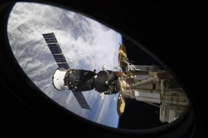 МКС потеряла стыковочный узел из-за трещин в модуле «Звезда»
