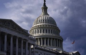 Сенат США принял законопроект о повышении потолка госдолга
