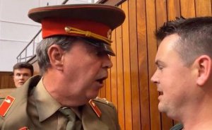 ( Пятничное)На конференции в Лондоне человек в форме советского полковника избил чиновника