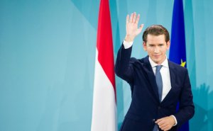 Канцлер Австрии ушел в отставку на фоне обвинений в коррупции: он и его окружение якобы подкупали австрийскую газету в обмен на размещение там положительных публикаций. Курц отверг обвинения