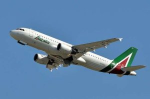 Крупнейшая итальянская авиакомпания Alitalia обанкротилась