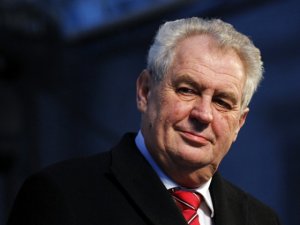 Глава сената Чехии призвал снять с Земана полномочия президента