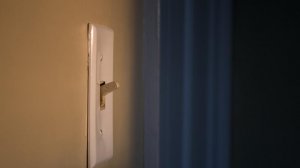 "...до 100 тысяч европейцев умирают ежегодно от холода дома...."   (Лицо энергетической бедности в Испании: включить свет - роскошь для 11% домохозяйств)