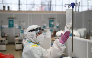 Два антирекорда: число подтвержденных случаев заражения COVID-19 в России возросло за сутки на 36 339, смертей на 1 036. В Москве максимум заболевших с 26 июня - 7 897 и 77 умерших