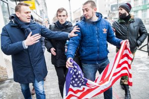 «Девальвация»: в Кремле оценили вручение премии Навальному   (Песков отказался уважать решение Европарламента о награждении Навального премией им. Сахарова)