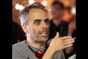 Режиссёр, которого во время съёмок ранил Алек Болдуин, выписан из больницы