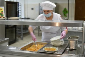 Родители школьников на взводе - поставщик питания не прислушивается к критике