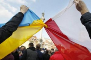 Польский МИД уверен, что поляков в Украине прессуют: Молодежь просто убегает