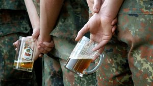 Натовские солдаты устроили пьяный дебош в поезде из Таллина