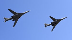 Два российских Ту-160 в рамках учений отрабатывают бомбометание на полигоне в Белоруссии