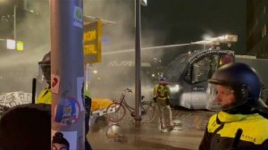 [COVID-19] В Нидерландах 82,4% населения 12+ полностью вакцинированы. В субботу около 14 тыс. заболевших (3-й антирекорд), 33 умерли. Голландцы протестуют против новых неоправданных ущемлений свобод