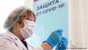 Россию атакуют профессиональные антиваксеры с Запада: Кто за ними стоит и кормит их деньгами.