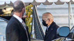 Президент США Джо Байден вернулся к исполнению обязанностей после медицинского осмотра — ему провели колоноскопию под наркозом, сообщила официальный представитель Белого дома Джен Псаки