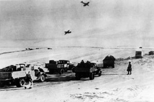 «Каждая четвертая машина не вернулась из рейса»: что дала и что забрала «Дорога жизни»    (80 лет назад по льду Ладожского озера была проложена «Дорога жизни»)