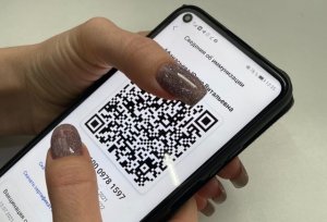 [«эпидемия непривитых»] Красноярцев теперь просят показать QR-код на входе в поликлинику. Там назвали это «расчеловечивание» новым методом призыва к вакцинации путём частичного поражения в правах*
