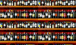 «Алкоголь под Новый год — это фантастический уничтожитель жизни». Депутат Хамзаев предложил ограничить продажу спиртного в новогодние праздники